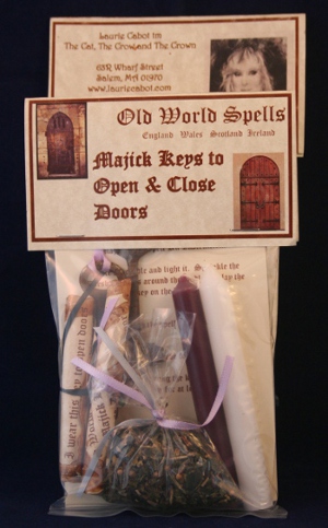Majick Keys to Open and Close Doors Spell Kit by Laurie Cabot